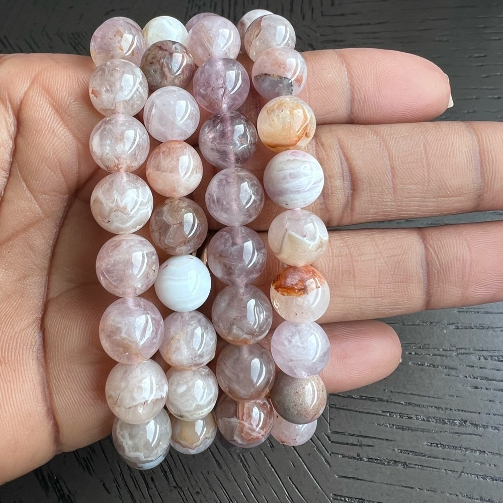 (ONE) Amethyst agate bracelet 10mm / 6.75’ - Picture 7 of 7